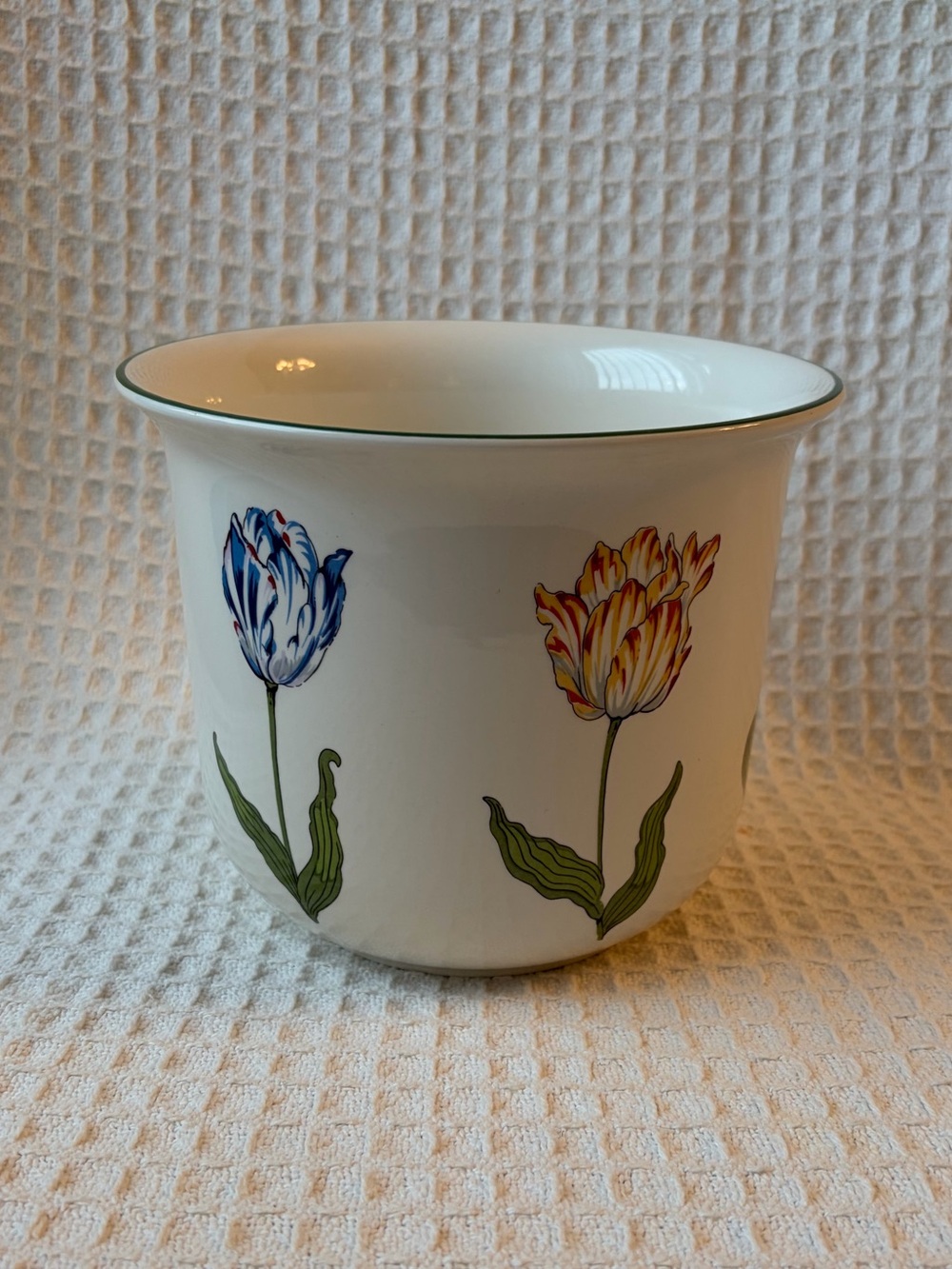 Tiffany & Co. Gorgeous Discontinued Tiffany Tulips Ceramic Cache Pot Or Planter